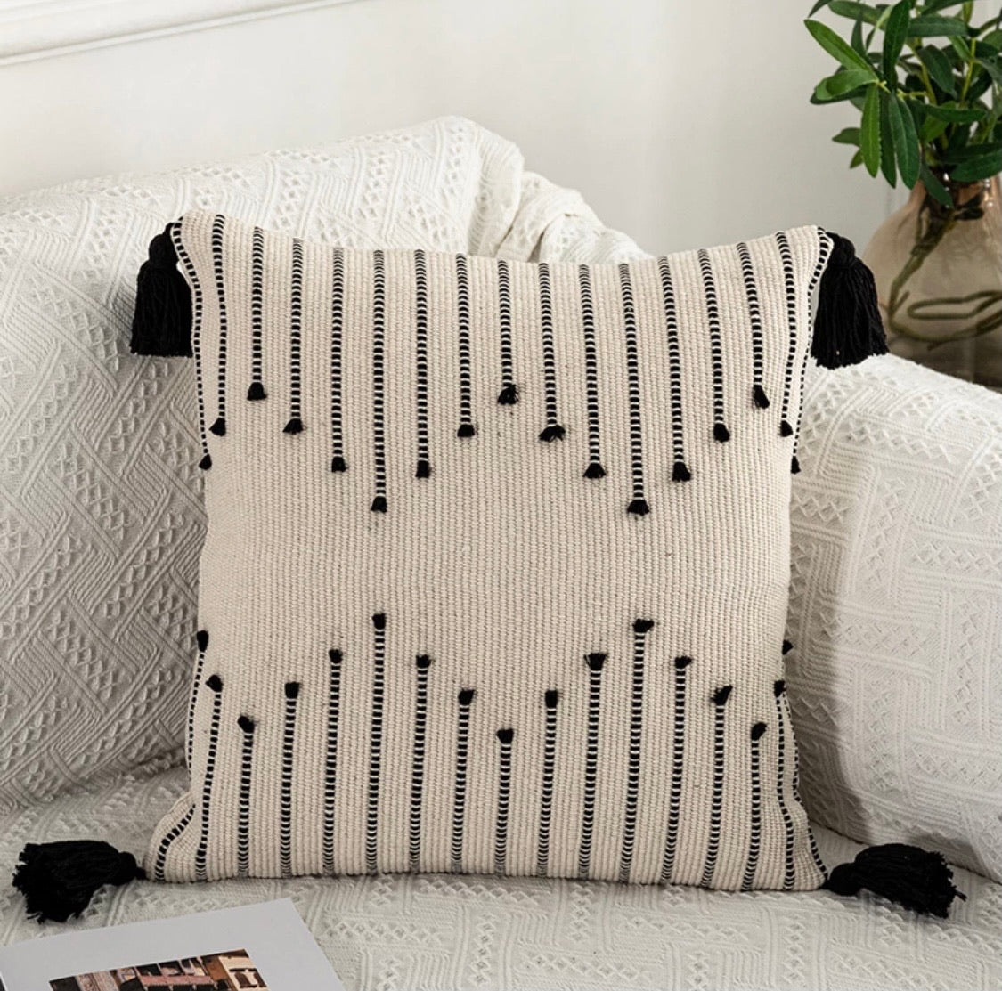 Hitam Cushion